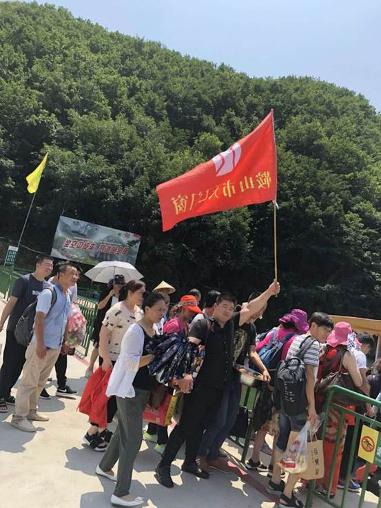天乙門窗有限公司組織全體員工開展了每年一度的“清涼夏日游”團(tuán)建活動(dòng)